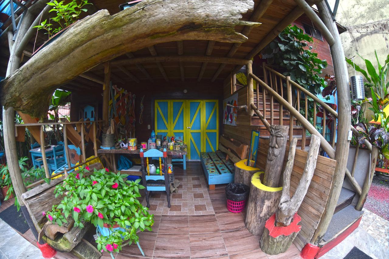 Wood House Hostel La Fortuna Extérieur photo