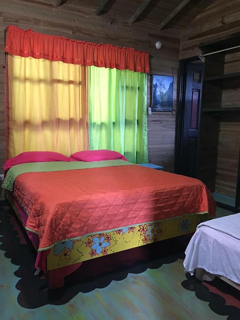 Wood House Hostel La Fortuna Extérieur photo