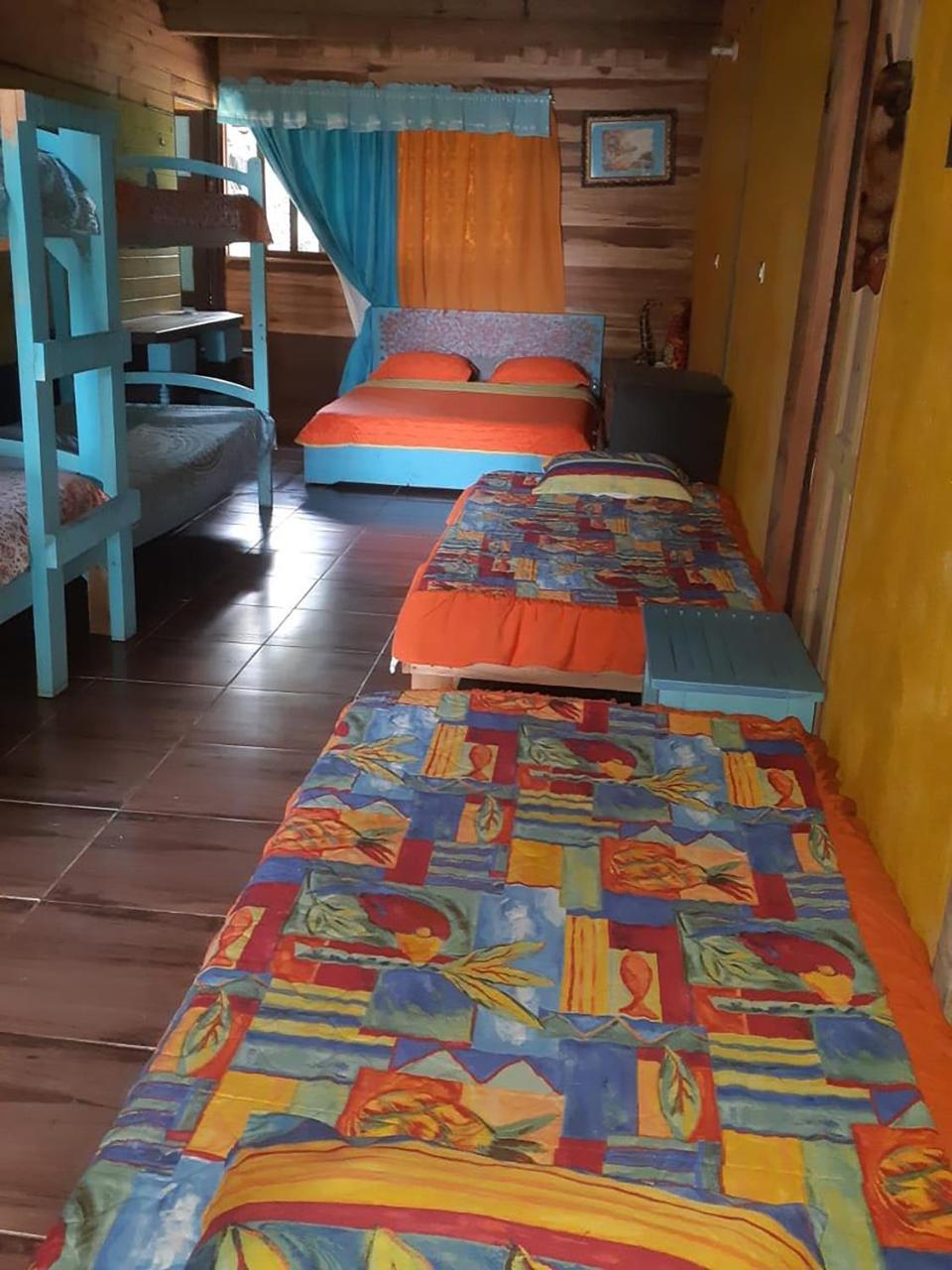 Wood House Hostel La Fortuna Extérieur photo